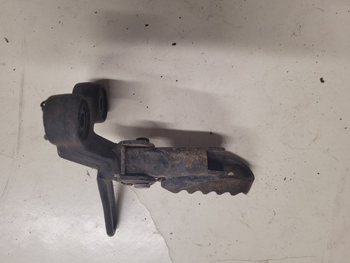 Front right footrest suzuki - right,